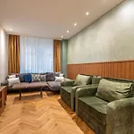 Elegant & Stylish 2-Bedroom Apartment