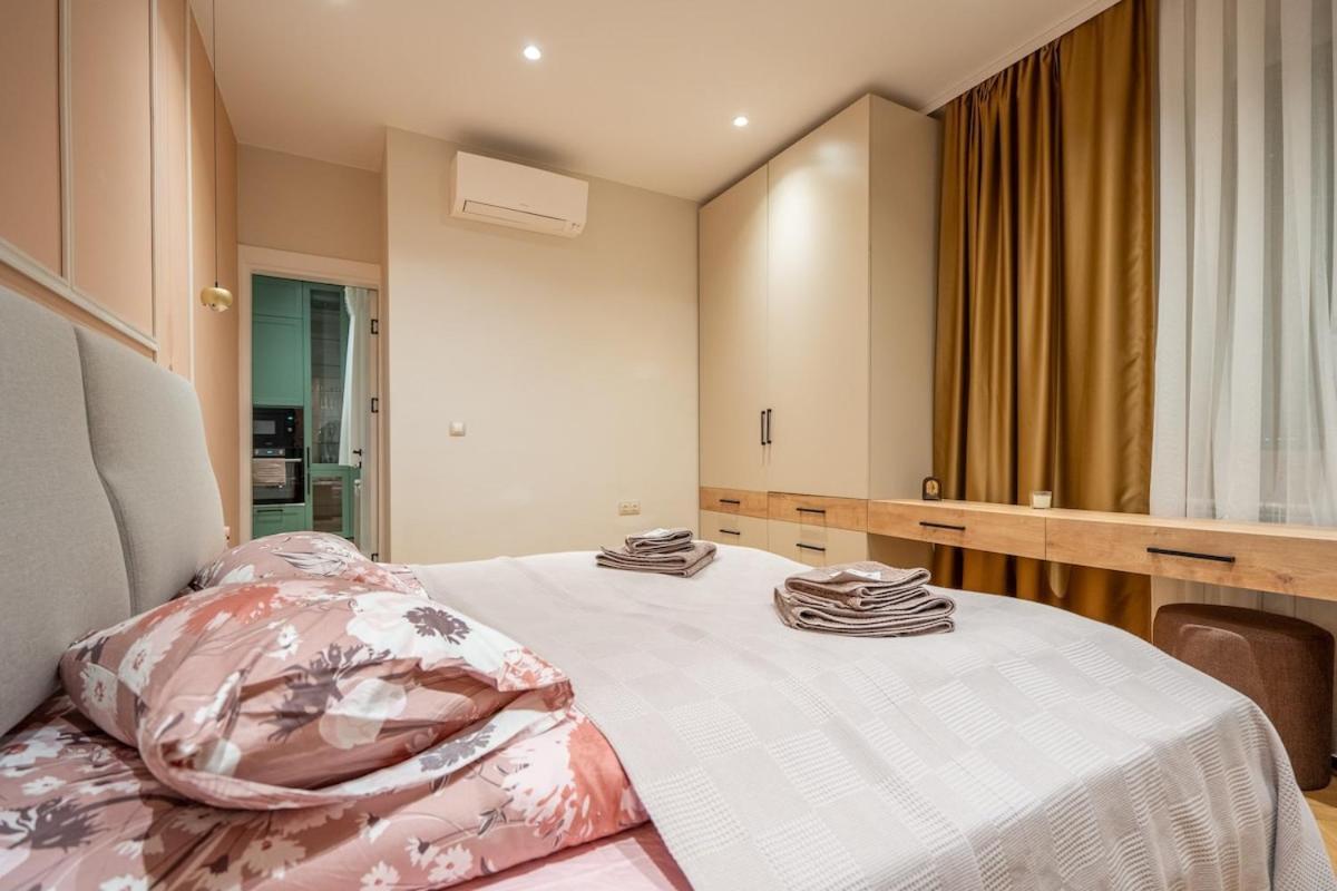 Elegant & Stylish 2-bedroom Apartment