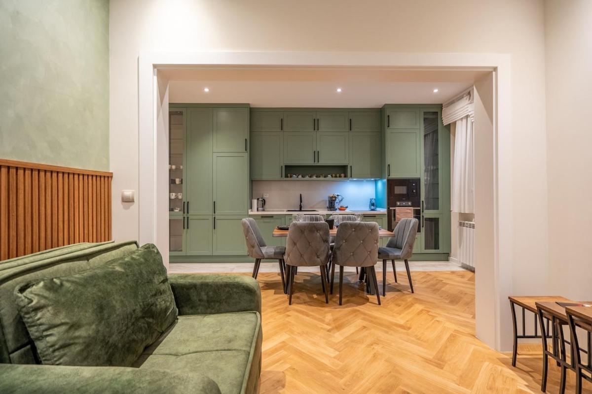 Elegant & Stylish 2-bedroom * Sofia