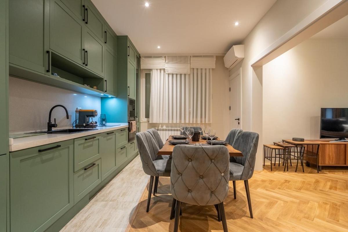 Elegant & Stylish 2-bedroom Apartment