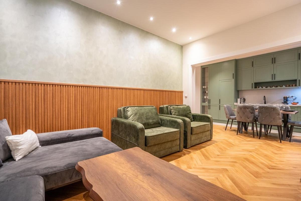 Elegant & Stylish 2-bedroom Apartment