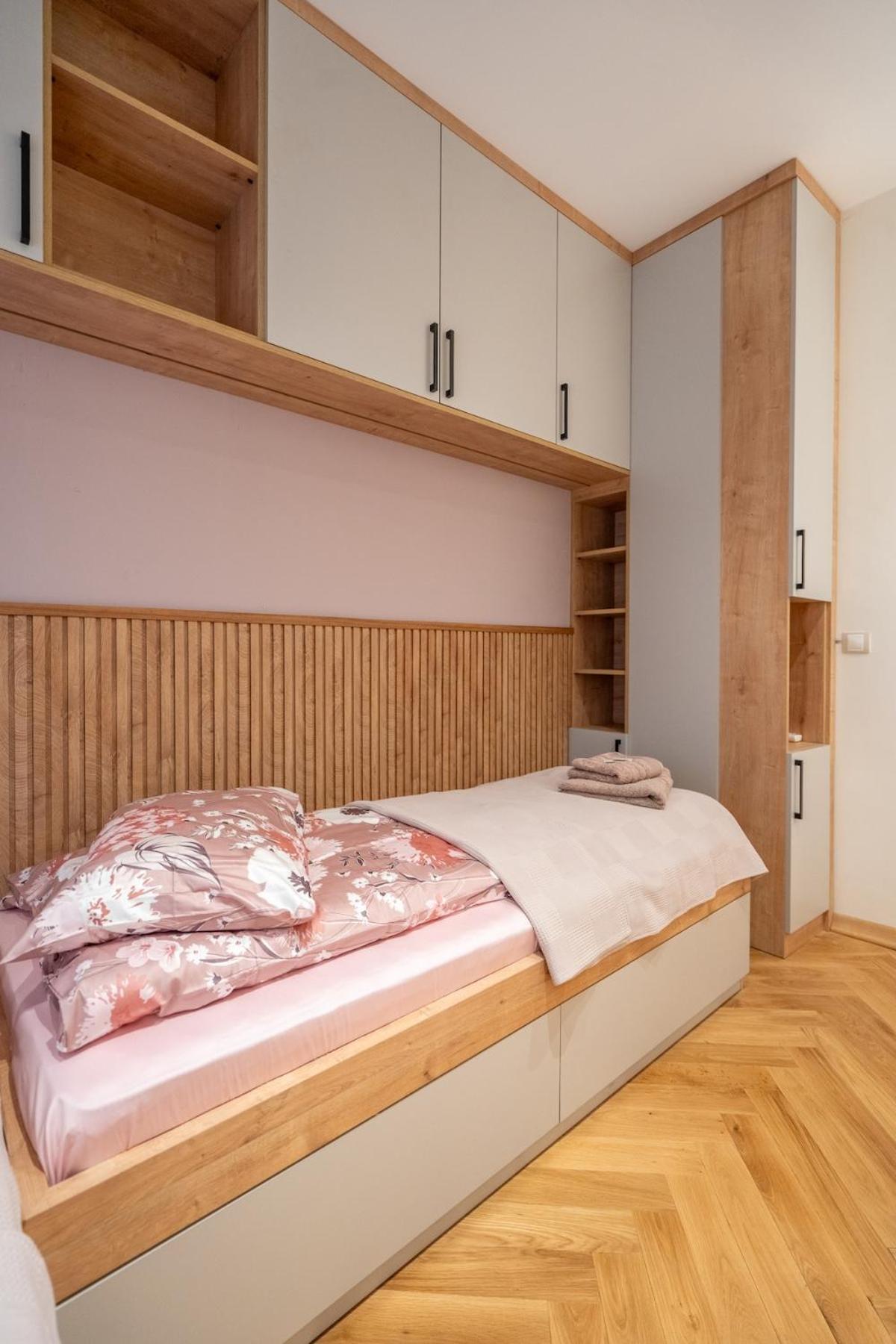 Elegant & Stylish 2-bedroom Apartment