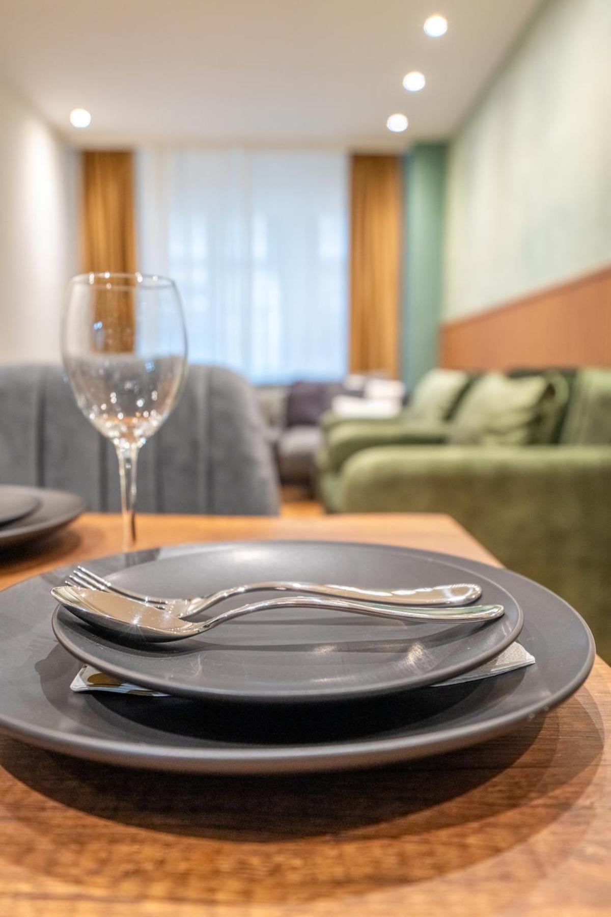 Elegant & Stylish 2-bedroom Apartment *