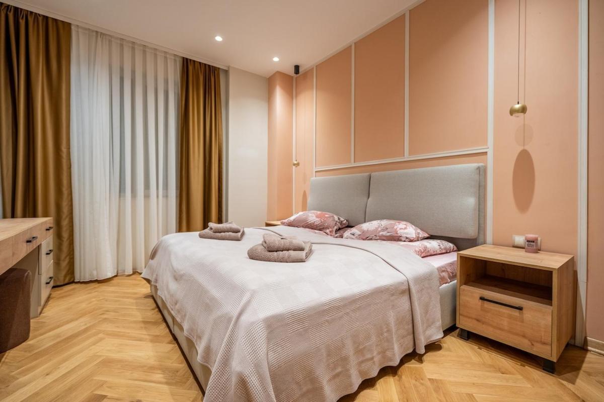 Elegant & Stylish 2-bedroom Apartment *